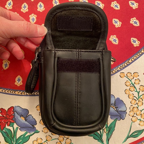 View I Y2K I Black Point & Shoot Camera Bag - Picture 4 of 16